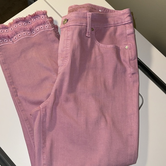 Chico’s So Slimming Girlfriend Slim Leg Crop Size 8 1 Pink Jean Eyelet Ankle - Picture 10 of 11